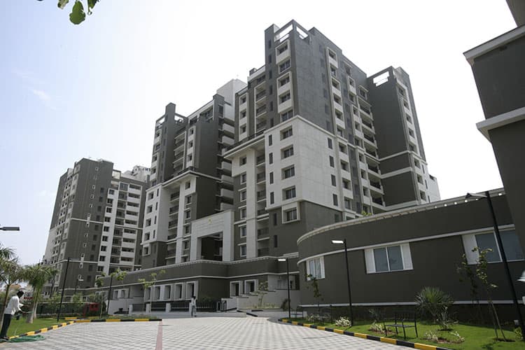 3 bhk semi furnished flat for rent in sobha petunia , nagavara