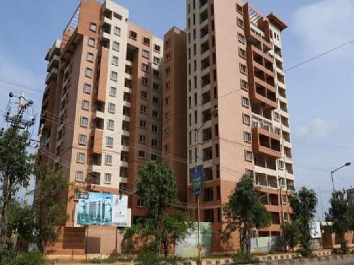 3 bhk semi furnished flat for rent in vajram essenza ,  hegde nagar , thanisandra main road, measuring 1618 sqft