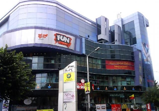 75x100 sqft commercialsite for sale in cunningham road, prime locality