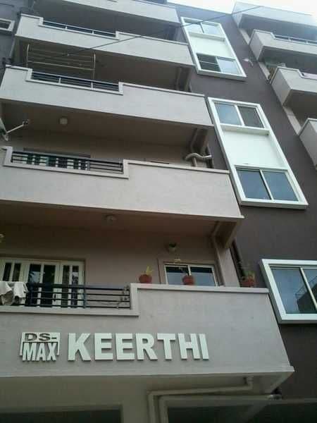 2 bhk semi furnished flat for sale for in ds max keerti , babusapalya , hennur main road, measuring 1000 sqft